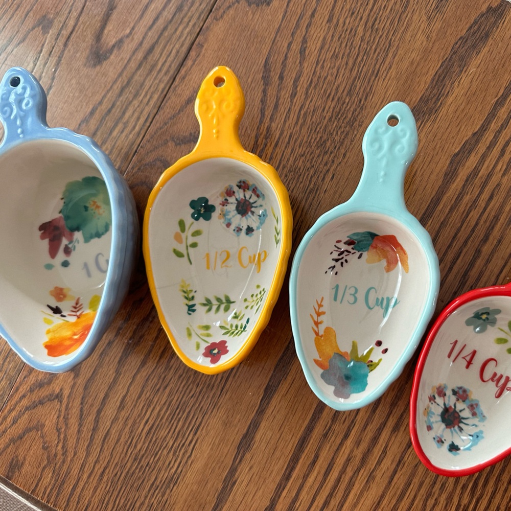 Pioneer Woman Measuring Scoops